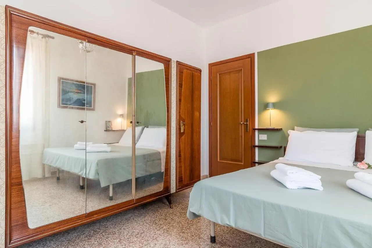 Apartment Colombina House Close To The Train Station Venice Italy